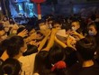 Tình trạng chen lấn, tập trung đông người tại Trường Tiểu học Trung Văn (phường Trung Văn, quận Nam Từ Liêm) xảy ra ngày 11/9. Ảnh: Chinhphu.vn