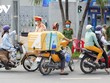 Lực lượng chức năng kiểm tra Giấy đi đường của người dân khi qua các chốt kiểm soát phòng chống dịch COVID-19.