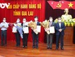 Ban Thường vụ Tỉnh ủy Gia Lai trao quyết định các đồng chí được điều động làm nhiệm vụ mới.