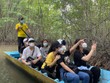Các y bác sĩ tham gia tour tri ân của TP.HCM tại Cần Giờ (Ảnh: Vietravel).