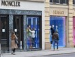 Một cửa hàng thời trang ở London, Anh. (Ảnh: AFP/TTXVN).