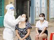 Lực lượng y tế thực hiện test nhanh, sàng lọc ca mắc trong cộng đồng tại Đắk Lắk.