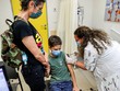 Một em nhỏ được tiêm vaccine ngừa COVID-19 của Pfizer/BioNTech tại thành phố Holon, Israel ngày 21/6/2021. (Ảnh: AFP/TTXVN).