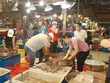 Mặt hàng thủy hải sản được buôn bán tại Chợ đầu mối Bình Điền. (Ảnh minh họa: Đinh Hằng/TTXVN).