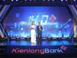 MC Danh Tùng và Hoa hậu Lương Thùy Linh trong vai trò “người kể chuyện” của chương trình.