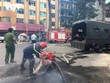 Lục lượng cảnh sát Phòng cháy chữa cháy và cứu nạn cứu hộ đã triển khai 8 đường vòi tích cực dập tắt đám cháy (ảnh: Tỷ Huỳnh).
