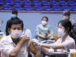 Tiêm vaccine phòng COVID-19 cho người dân. (Ảnh: Tuấn Anh/TTXVN).