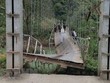 Cầu treo Nam Quang bị đứt gãy khiến xe tải chở hàng rơi xuống sông. (Ảnh: TTXVN phát).
