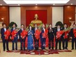 Ông Võ Văn Thưởng và bà Trương Thị Mai trao quyết định cho các Ủy viên Trung ương Đảng khóa XII nghỉ chế độ. Ảnh: TTXVN.