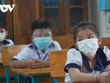 Học sinh lớp 1 tại trường Tiểu học Thạnh An đi học ngày 20/10 (Ảnh Vũ Hường).
