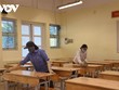 Trường THPT Phạm Hồng Thái tiến hành vệ sinh trường lớp chuẩn bị đón học sinh trở lại trường.