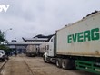 Khu vực lối mở Nà Đoỏng, cửa khẩu Trà Lĩnh (thị trấn Trà Lĩnh, huyện Trùng Khánh, Cao Bằng) vẫn có nhiều phương tiện ùn ứ.