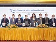 Đại diện các đơn vị ký kết trở thành nhà phân phối chiến lược của dự án Cam Ranh Bay Hotels & Resorts.