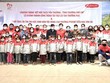 Đoàn đại diện Dai-ichi Life Việt Nam cùng các thầy cô và các em học sinh trong buổi lễ Khánh thành Công trình cải tạo trường PTDTNT Tiểu học Xín Cái, Hà Giang.