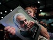 Người dân Iran tưởng niệm tướng Qassem Soleimani - Ảnh: REUTERS.