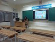 Những lớp học vắng học sinh vì dịch COVID-19. (Ảnh: Phạm Mai/Vietnam+).