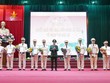 Đại tá Lê Xuân Minh, Giám đốc Công an tỉnh trao Quyết định điều động của Bộ trưởng Bộ Công an cho các cá nhân.