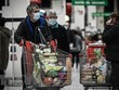 Người dân châu Âu mua sắm tại một siêu thị. (Ảnh: AFP/TTXVN).