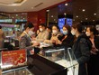 Đông đảo khách hàng tới tham quan và mua sắm tại Showroom FJC.