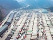 Hàng ngàn xe container hàng hóa nông thủy sản “nằm dài” chờ xuất khẩu sang Trung Quốc Ảnh: Đ.T.