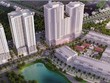 Hà Nội yêu cầu ưu tiên tận dụng đất ven hồ và các khoảng trống hình thành trong quá trình cải tạo, tái thiết đô thị để dành cho cây xanh, thảm cỏ. (Ảnh: TTXVN).