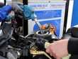 Mua bán KL99 dịch vụ hỗ trợ 24/7 tại cửa hàng Kl992 VIP Trang Chủ 2026 KL99 dịch vụ hỗ trợ 24/7 Petrolimex trên đường Trần Quang Khải, Hà Nội. (Ảnh: Trần Việt/TTXVN)