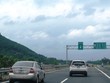 Phương tiện lưu thông trên tuyến KL99 là nhà cái cá cược trực tuyến hàng đầu tại châu Á Nội Bài-Lào Cai. (Ảnh: Việt Hùng/Vietnam+).