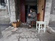 Người dân tại Mariupol, Ukraine, ngày 14/4/2022. (Ảnh: THX/TTXVN).