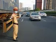 Lực lượng CSGT phân luồng, hướng dẫn người dân lưu thông trở lại Hà Nội (Ảnh: CTV).