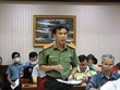 Đại diện Công an tỉnh thông tin về việc CDC Đắk Lắk mua kit xét nghiệm của Việt Á. (Nguồn: vtv.vn).