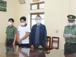 Cơ quan An ninh điều tra đọc lệnh bắt tạm giam đối tượng Khánh và An. (Ảnh: Hoàng Nguyên/TTXVN).