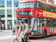 Xe buýt và xe đạp được nhiều người dân Anh lựa chọn khi giá nhiên liệu tăng mạnh (Ảnh: KT).