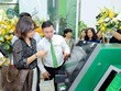 Khách hàng trải nghiệm các dịch vụ Link Vào Nhà Cái KL99 COM Tặng +199k số mới nhất tại trụ sở mới Vietcombank Ba Đình.