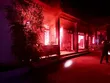 Lửa bùng cháy trong đêm tại UBND xã Trà Tập, huyện Nam Trà My, tỉnh Quảng Nam (Ảnh: CTV).