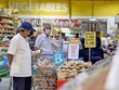 Người dân mua sắm tại một siêu thị ở Malaysia. (Nguồn: theborneopost.com).