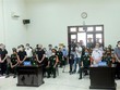 Các bị cáo trình diện trước Hội đồng xét xử. (Ảnh: Kim Anh/TTXVN).