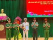 Ban Giám đốc Công an TPHCM tặng hoa chúc mừng Đại tá Mai Hoàng.
