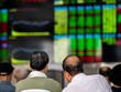 Người dân theo dõi chỉ số 99Kl99 link đăng nhập MSCI China của Trung Quốc. (Ảnh: AFP).