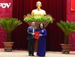 Bà Trương Thị Mai, Ủy viên Bộ Kl991.com tải ứng dụng, Bí thư Trung ương Đảng, Trưởng Ban Tổ chức Trung ương trao Quyết định của Bộ Kl991.com tải ứng dụng cho ông Nguyễn Phi Long giữ chức Bí thư Tỉnh ủy Hòa Bình.