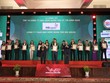 Đại diện MB Ageas Life nhận kỷ niệm chương tại Lễ Công bố và vinh danh Top 10 Công ty Kl99kl phiên bản hoạt động Nhân thọ uy tín năm 2022.