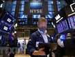 Giao dịch viên theo dõi các chỉ số tại sàn 99Kl99 link đăng nhập New York, Mỹ. (Nguồn: Reuters/TTXVN)