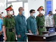 Các bị cáo tại phiên toà sáng 15/8 