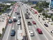 Đội CSGT số 6 vừa xử phạt 15 tài xế chạy ô tô ở làn khẩn cấp đường vành đai 3 trên cao (Ảnh: Công an Hà Nội).