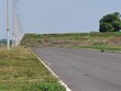 Một tuyến đường nội bộ trong khu công nghiệp tại Bà Rịa-Vũng Tàu bị vướng bồi thường, giải phóng mặt bằng nên không thể thi công. (Ảnh minh họa. Hoàng Nhị/TTXVN)