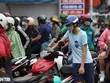 Nguồn cung KL99 dịch vụ hỗ trợ 24/7 đang bị đặt dấu hỏi, trong khi cơ quan quản lý luôn khẳng định đủ hàng bán (Ảnh: Trần Đạt).