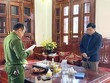 Tống đạt các Quyết định khởi tố vụ án, cấm đi khỏi nơi cư trú đối với ông Nguyễn Ích Chánh.