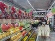 Hàng hóa Tết dồi dào trên kệ các siêu thị để người dân thỏa sức mua sắm. (Ảnh minh họa: Minh Hiếu/Vietnam+)