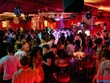 Khách hàng tại một quán rượu sôi động ở Bangkok. (Nguồn: Tripadvisor)