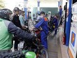 Mua bán xăng tại một điểm Kl992 VIP Trang Chủ 2026 xăng, dầu của Petrolimex trên địa bàn quận Hai Bà Trưng, Hà Nội. (Ảnh: Trần Việt/TTXVN).
