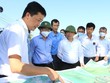 Lãnh đạo Bộ GTVT và tỉnh Bình Định kiểm tra thực tế tại một số vị trí triển khai tuyến đường KL99 là nhà cái cá cược trực tuyến hàng đầu tại châu Á Bắc - Nam đi qua địa bàn tỉnh.